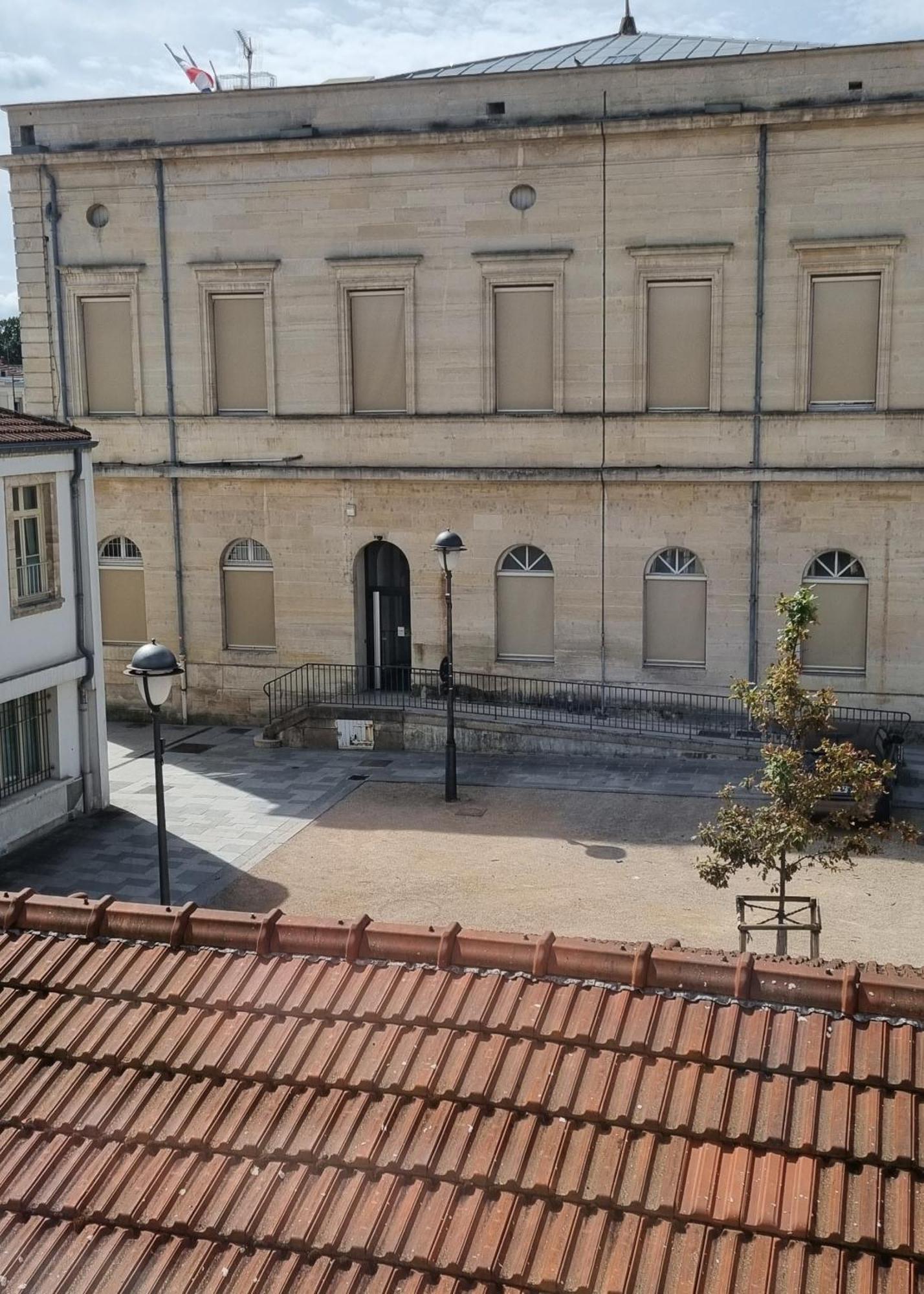 Victoire Saphir 203 Climatise Hotel De Ville サン・ディジエ エクステリア 写真